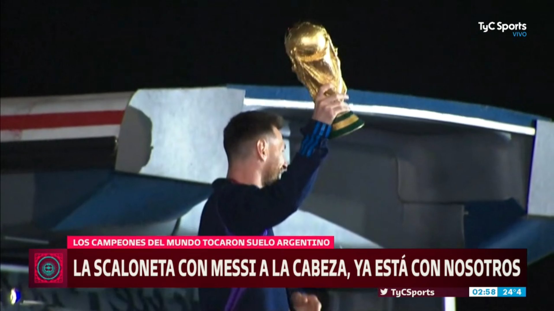 l'argentina-campione-del-mondo-arriva-a-buenos-aires:-la-festa-all'aeroporto-per-messi-&-co.-–-il-video