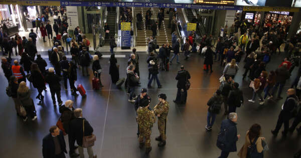 turista-israeliana-accoltellata-alla-stazione-termini-di-roma-mentre-acquista-biglietto,-e-grave:-caccia-al-suo-aggressore-–-il-riformista