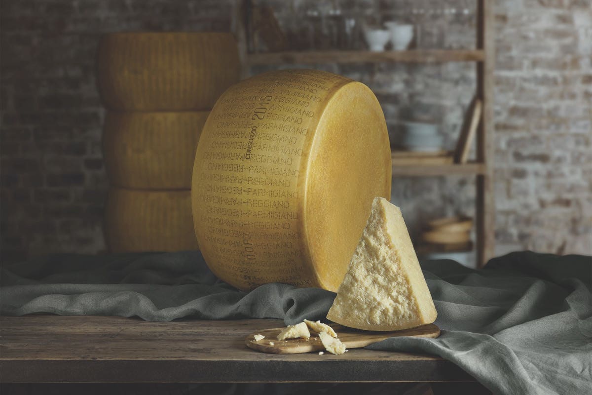 il-parmigiano-reggiano-e-stato-il-re-delle-tavole-delle-feste