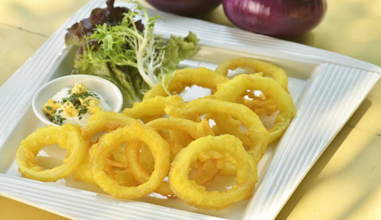 frittura-di-calamari-al-forno:-il-trucco-della-ricetta-per-renderli-croccanti