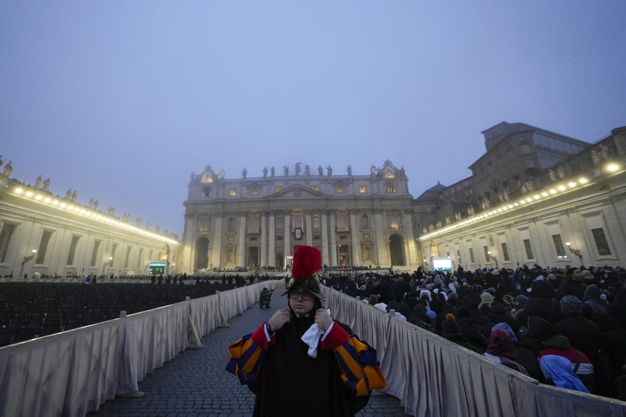 il-lungo-addio-|-il-giorno-del-funerale-di-benedetto-xvi-–-linkiesta.it