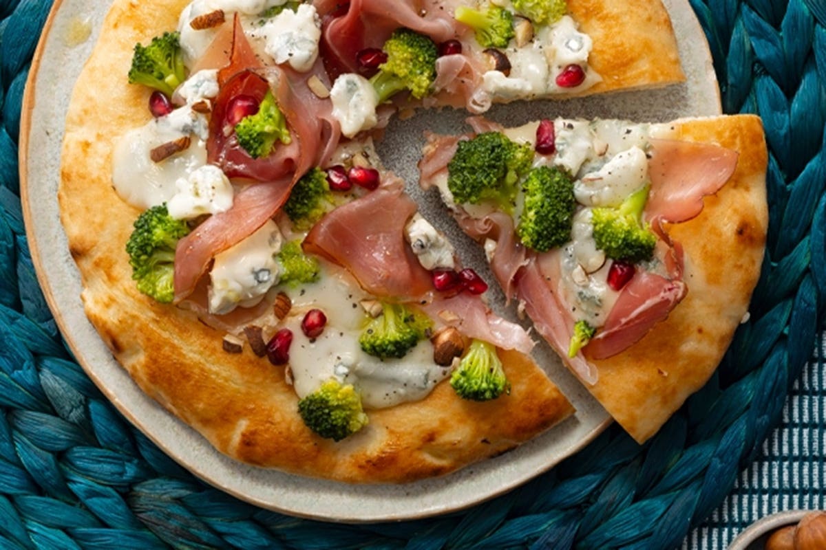 pizza-bianca-gourmet-con-gorgonzola-dop