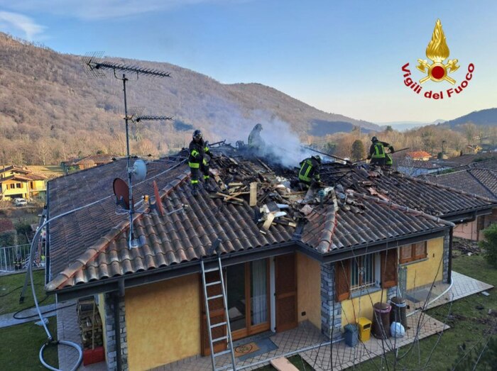 fiamme-su-tetto-di-una-villetta-nel-vco,-danni-ingenti-–-quotidiano-piemontese