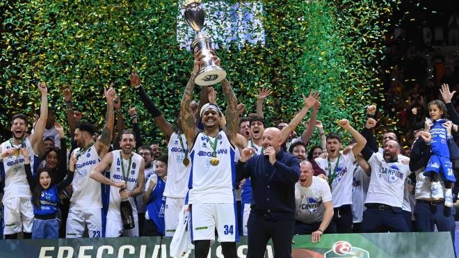 final-eight-basket-2023:-impresa-di-brescia.-batte-bologna-e-vince-la-coppa-italia-–-sport-–-basket