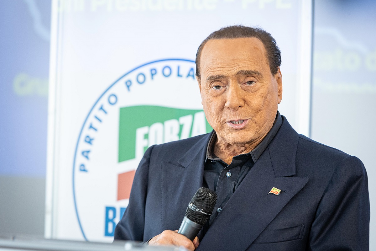 processo-“escort”-a-bari,-palazzo-chigi-revoca-la-costituzione-di-parte-civile-contro-berlusconi-|-notizie.it