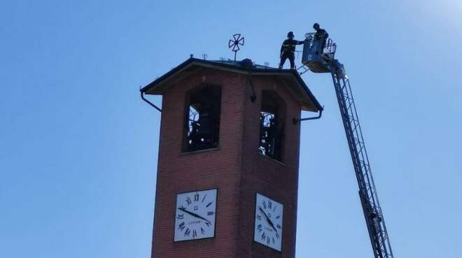 forte-vento,-vigili-del-fuoco-impegnati-per-rimettere-in-sicurezza-il-campanile-di-valenzani-–-atnews.it