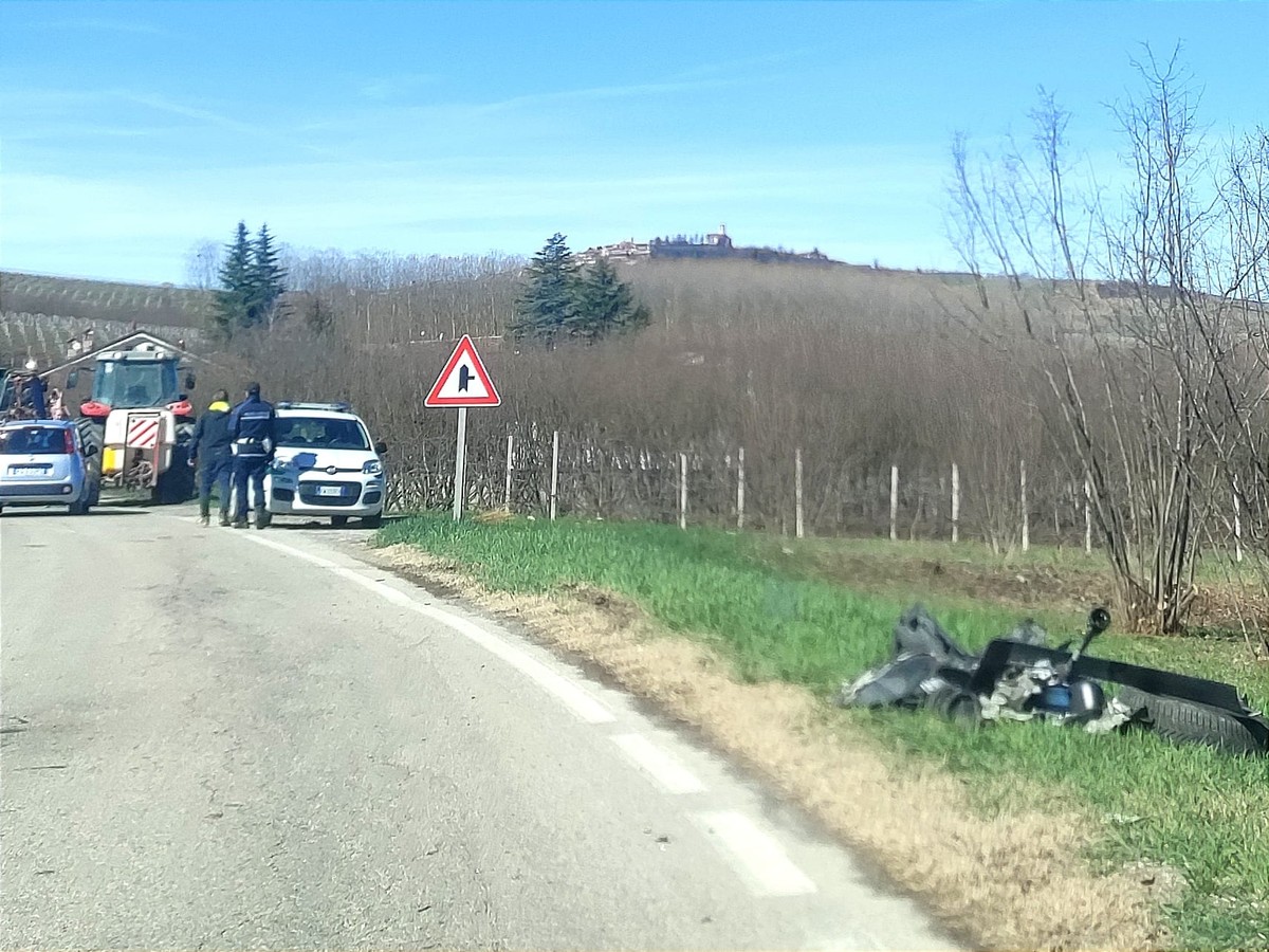 due-feriti-nello-scontro-tra-auto-in-frazione-santa-maria-di-la-morra