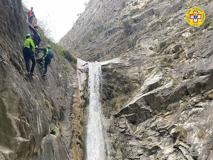 ferrata-orrido-di-foresto:-intervento-del-soccorso-alpino-e-dei-vigili-del-fuoco