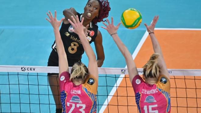 paola-egonu-non-fa-sconti-al-suo-futuro:-il-vakifbank-vince-a-milano-–-sport-–-altri-sport-–-quotidiano.net