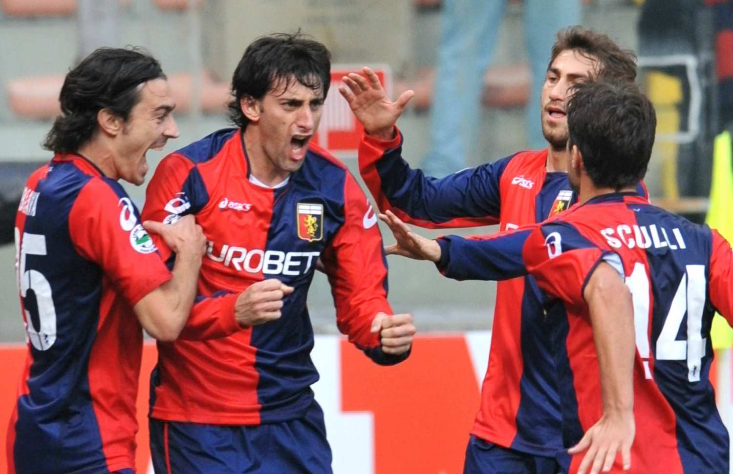 genoa-reggina-ritorna-dopo-15-anni.-i-precedenti:-dal-pesante-7-0-alla-tripletta-di-milito