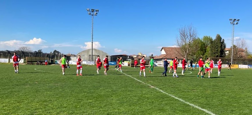 moncalvo-calcio-pari-in-rimonta-contro-la-viguzzolese.-un-punto-separa-i-biancorossi-dalla-vetta