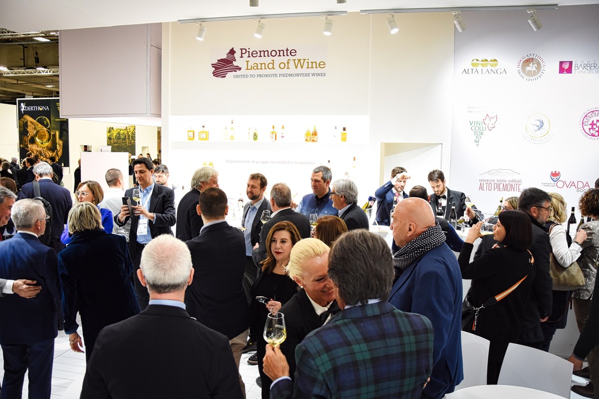 al-vinitaly-i-vini-del-piemonte-sono-al-centro-del-mercato-nazionale