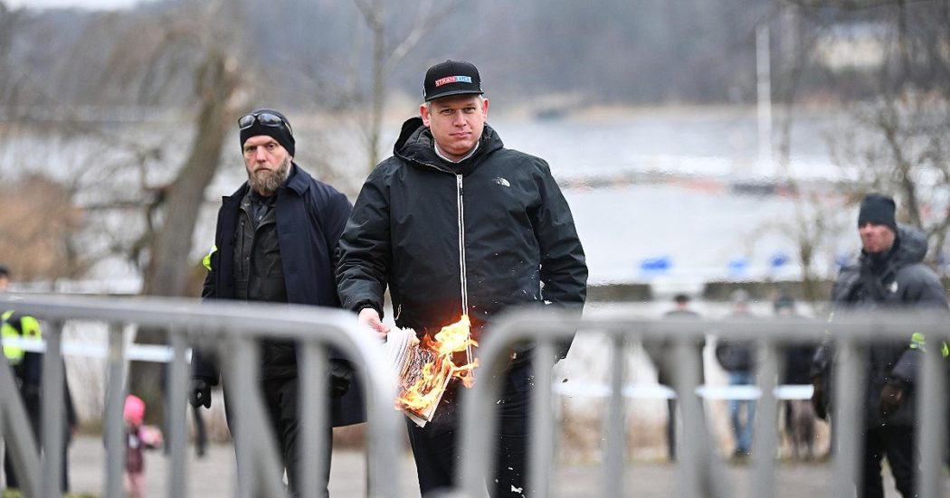 in-svezia-bruciare-il-corano-non-e-reato.-la-decisione-della-corte-suprema-dopo-il-rogo-del-politico-di-estrema-destra-–-il-fatto-quotidiano